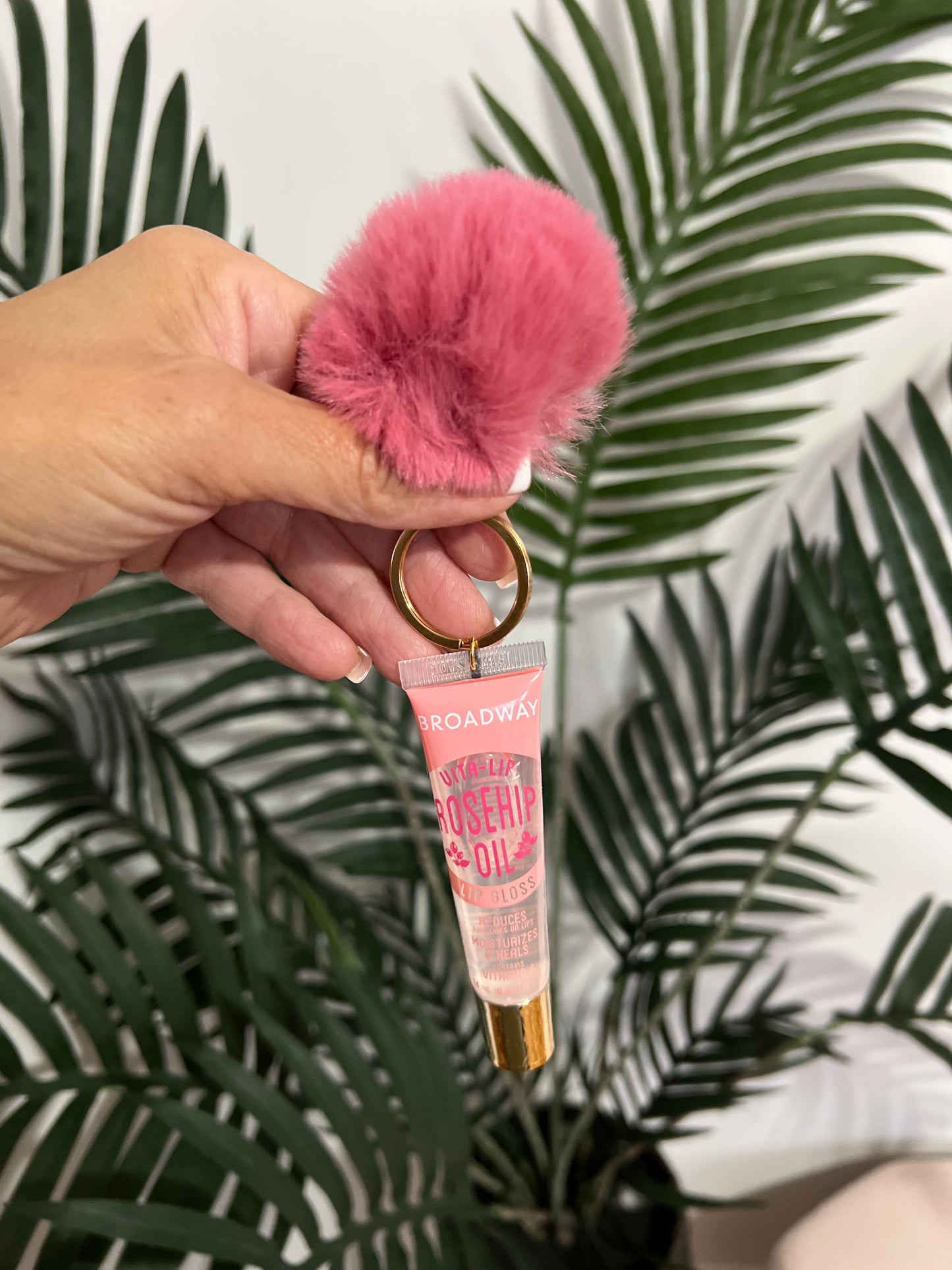 Lipgloss pom pom keychain