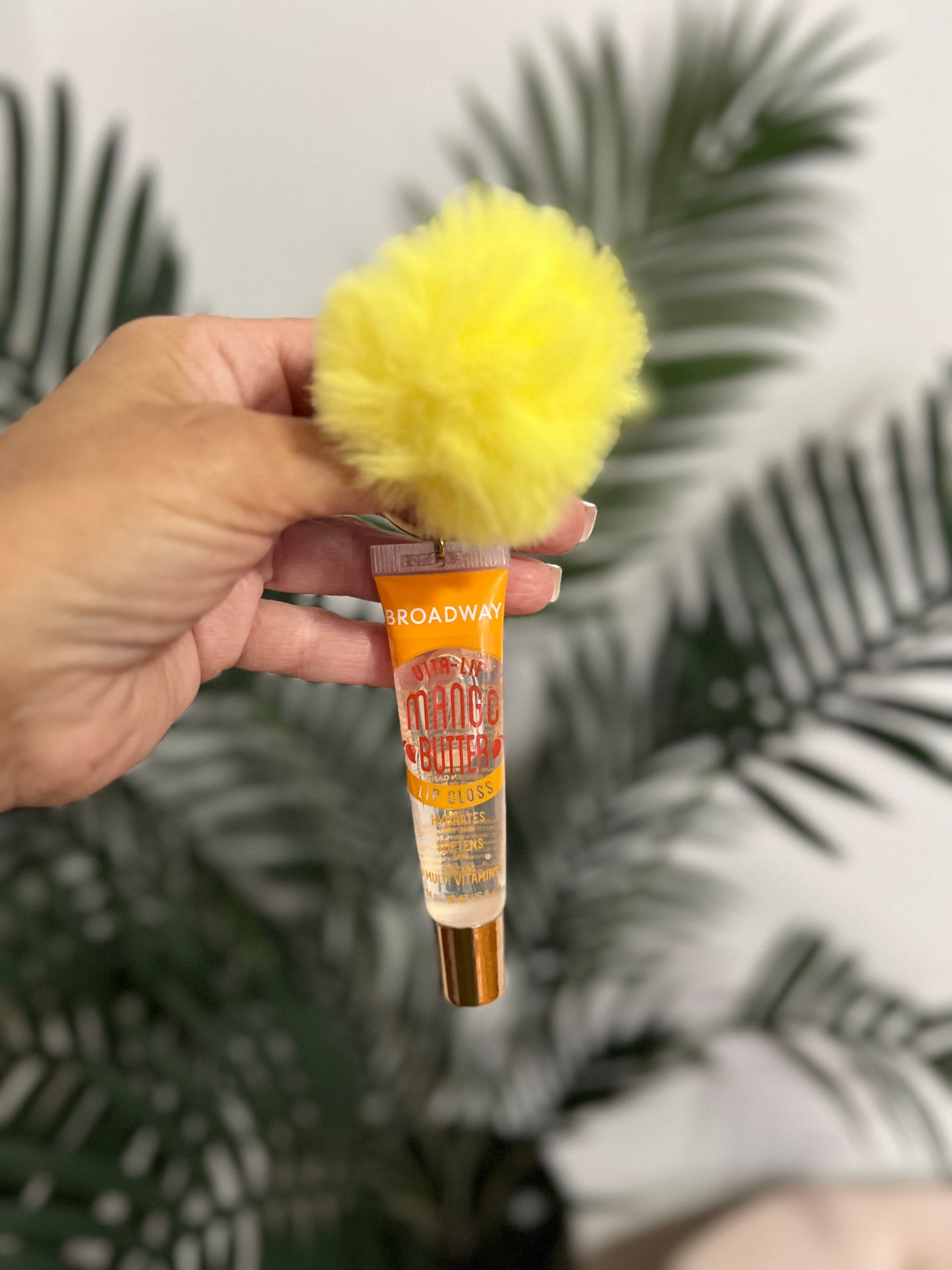 Lipgloss pom pom keychain